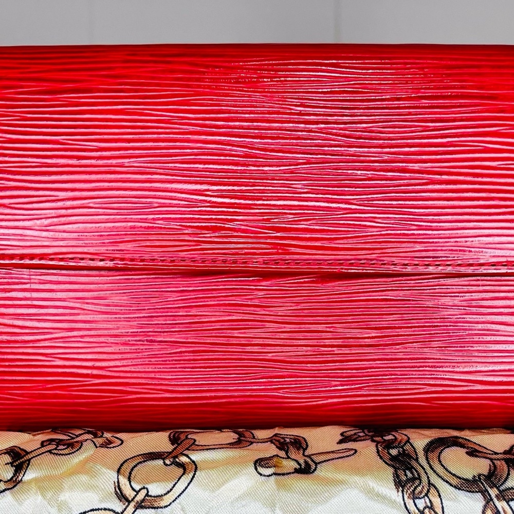 Louis Vuitton Red Epi Sarah Wallet